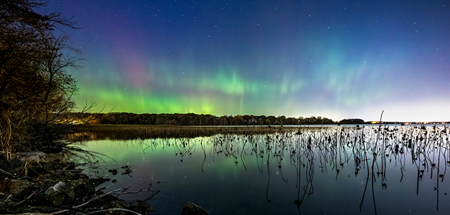 Colorful northern lights by Lake Mendota, near Picnic Point. Photo by Taylor Wolfram.